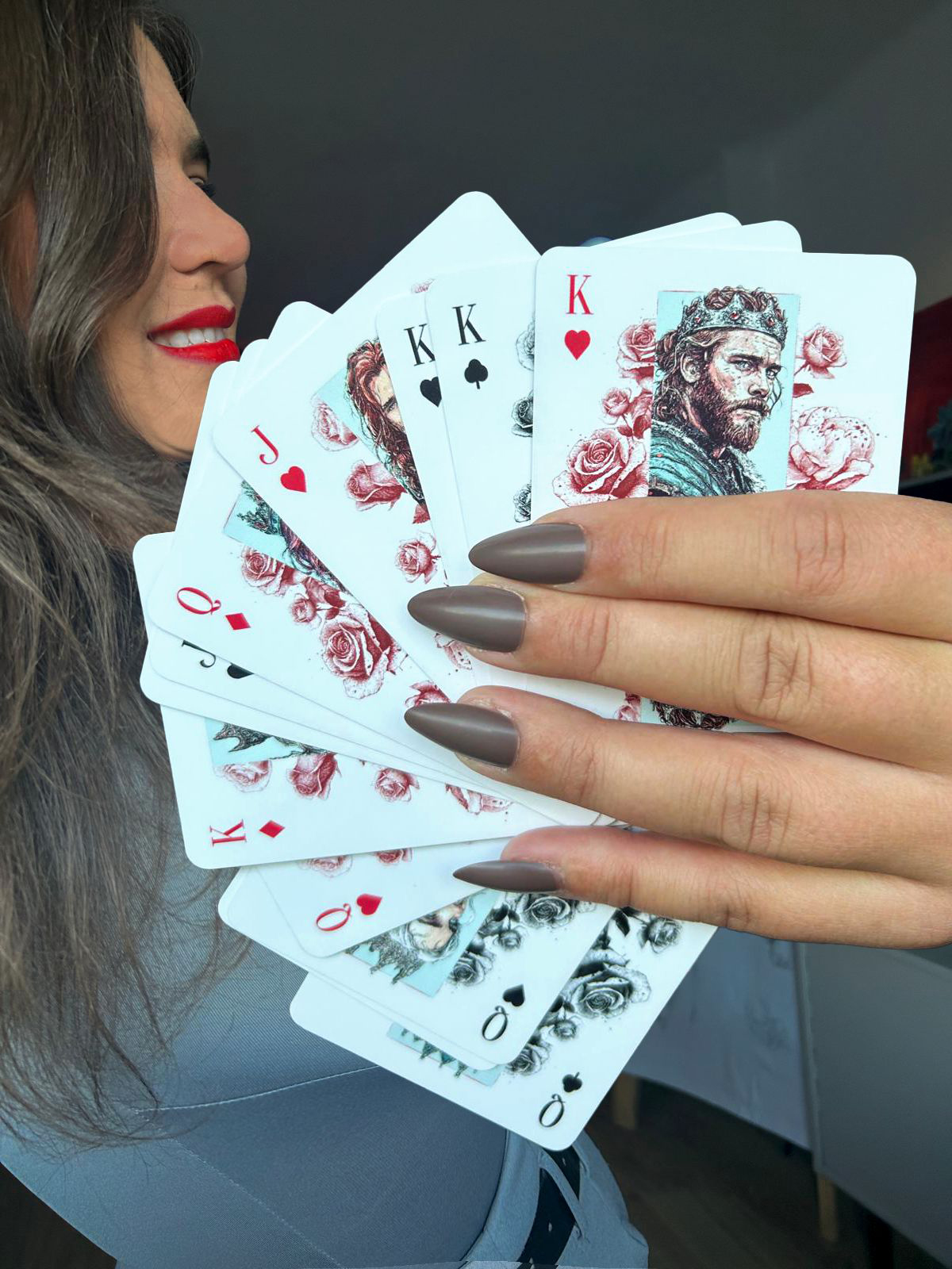 Ręka trzymająca karty